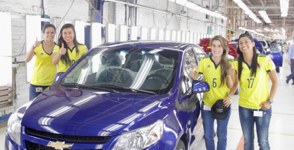 Las Chicas Súper Poderosas también arman carros